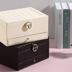 Elegantne ehtekarp peegliga Soodukas.Com