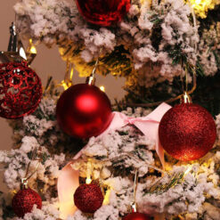 Punased jõulukuulid ja täht Soodukas.Com